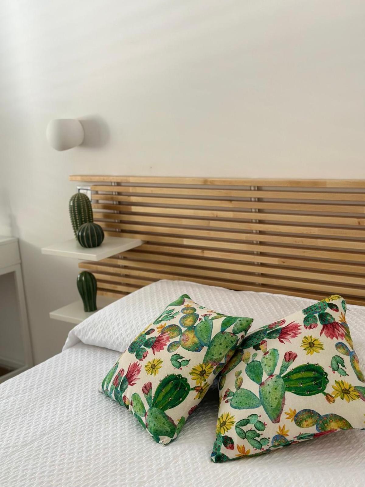 Madre Terra Airport Rooms And Suites Terrasini Ngoại thất bức ảnh