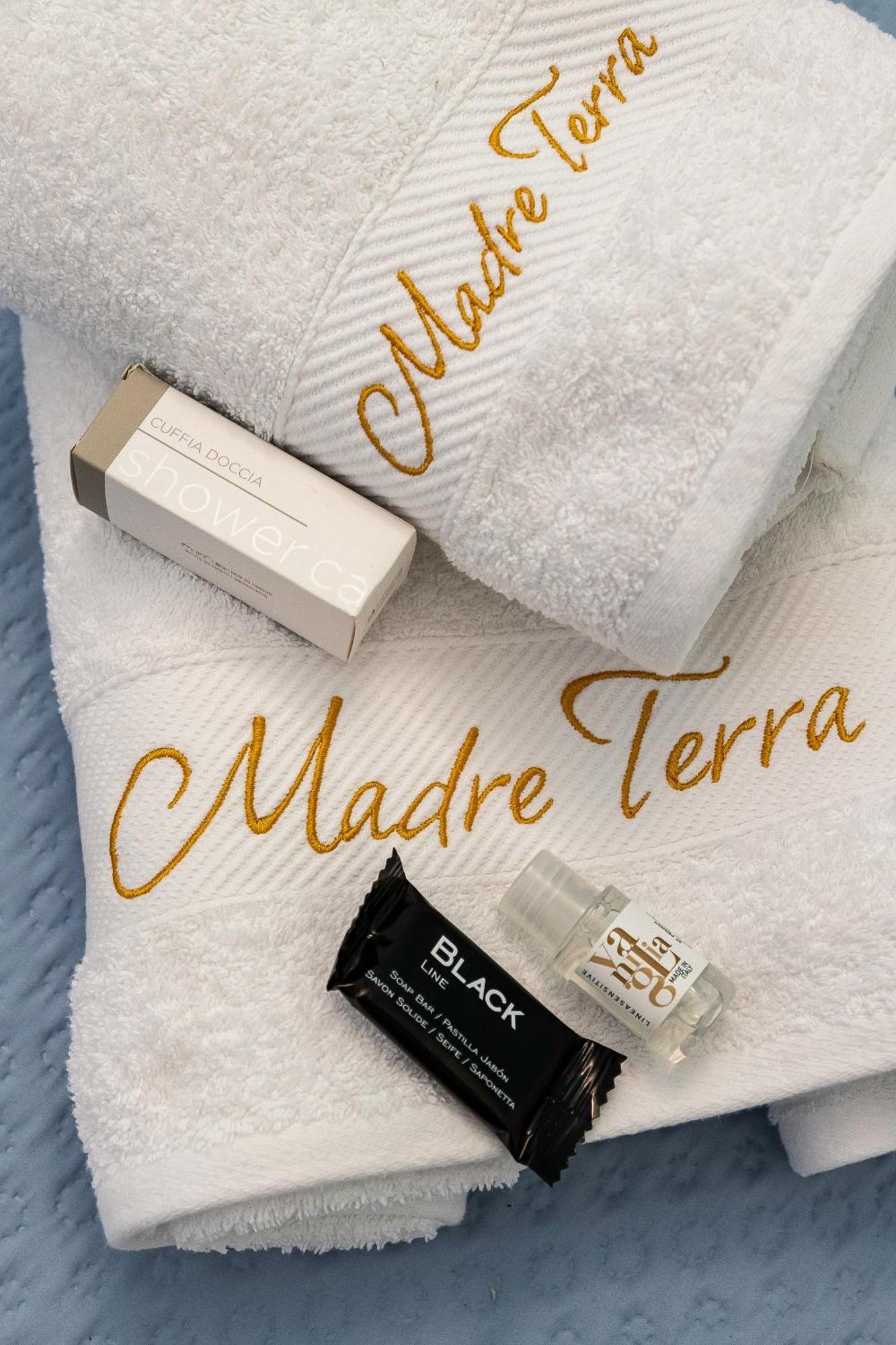 Madre Terra Airport Rooms And Suites Terrasini Ngoại thất bức ảnh