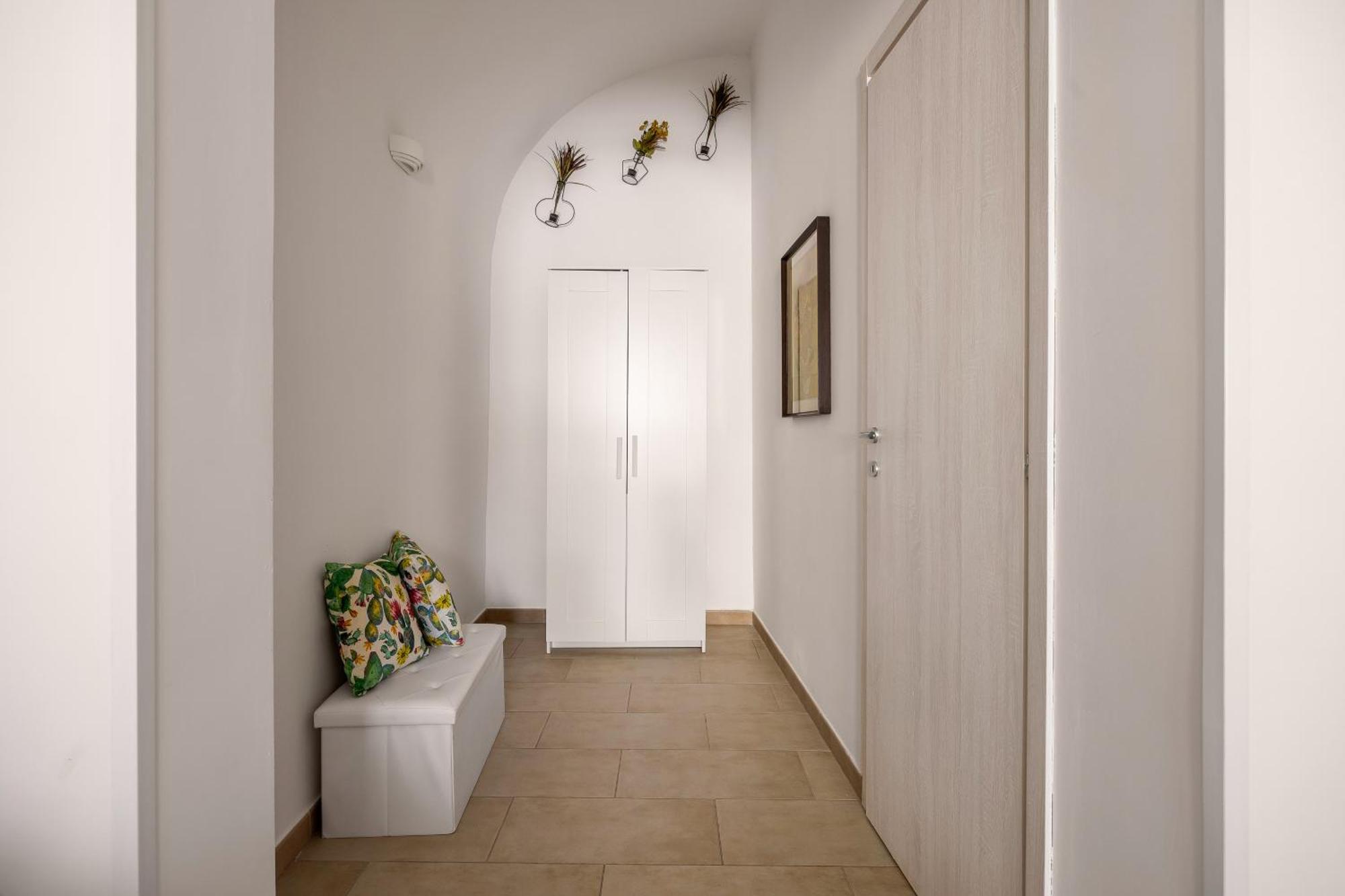 Madre Terra Airport Rooms And Suites Terrasini Ngoại thất bức ảnh