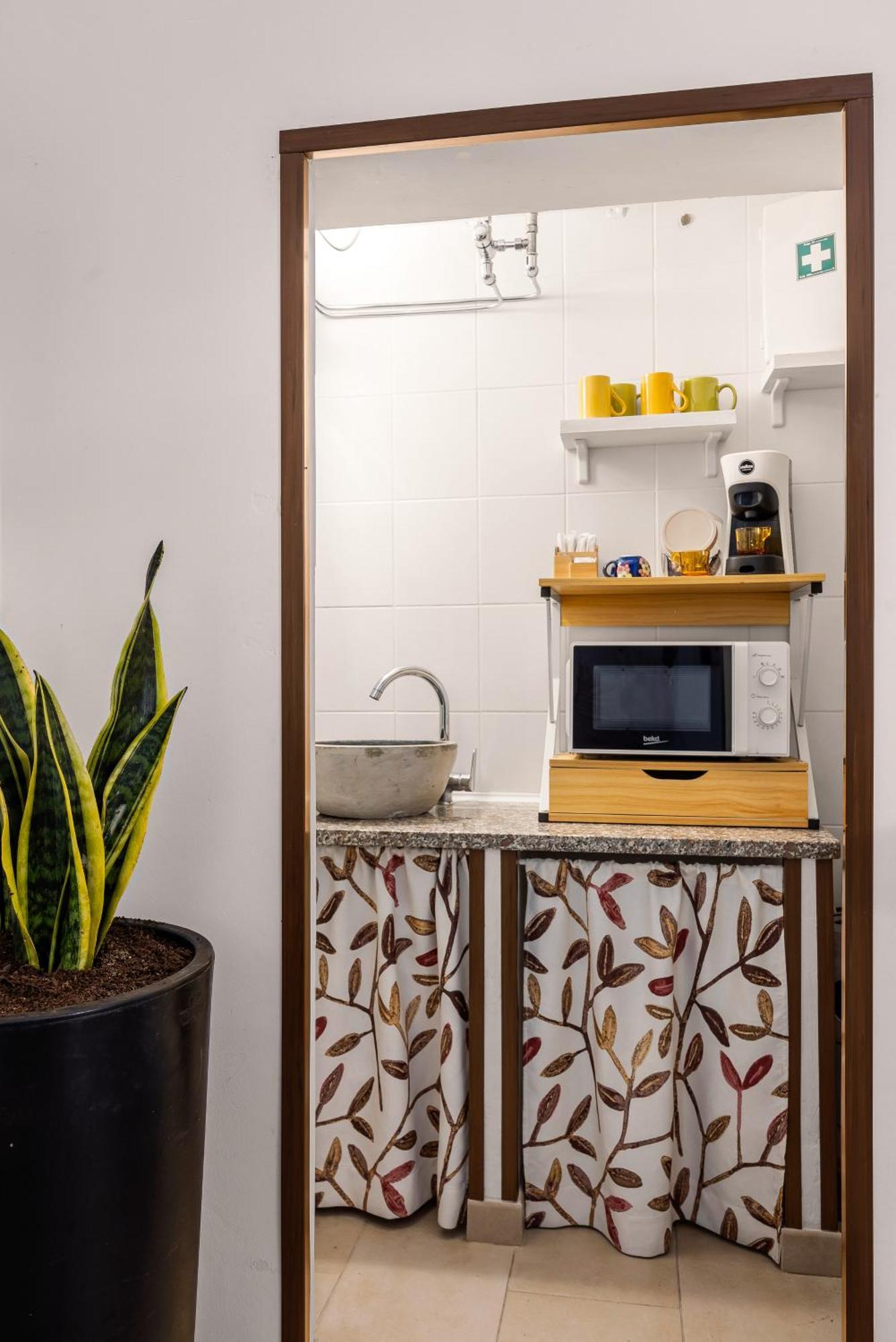 Madre Terra Airport Rooms And Suites Terrasini Ngoại thất bức ảnh