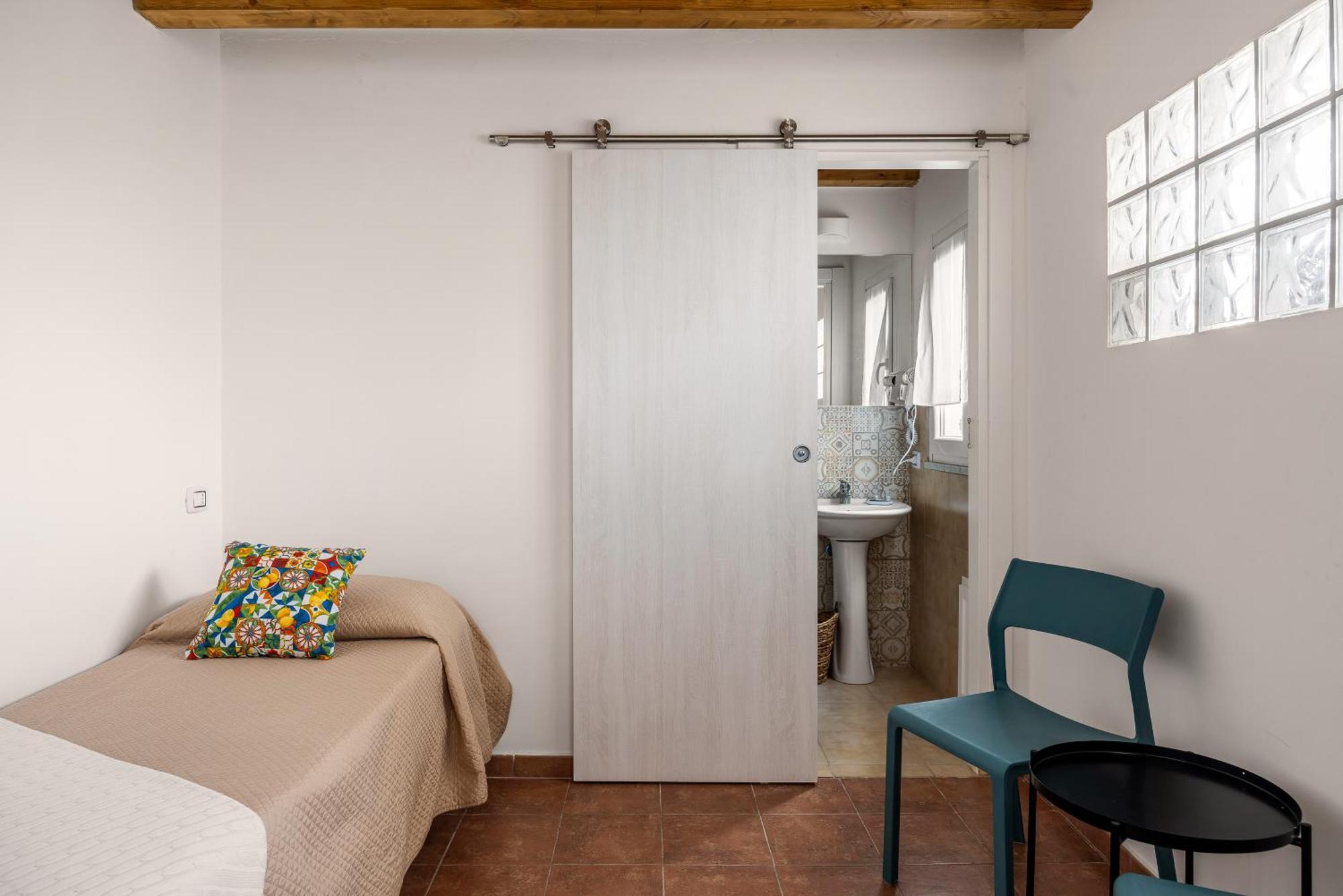 Madre Terra Airport Rooms And Suites Terrasini Ngoại thất bức ảnh