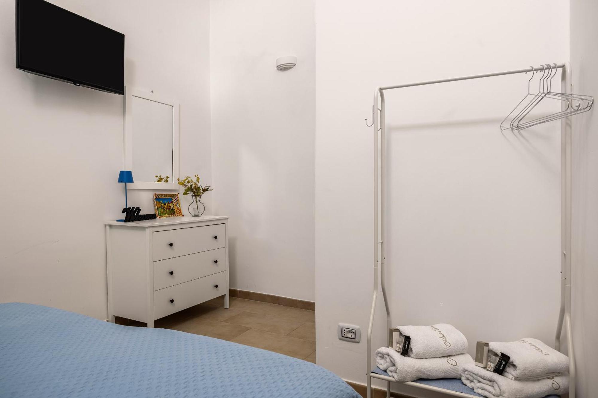 Madre Terra Airport Rooms And Suites Terrasini Ngoại thất bức ảnh