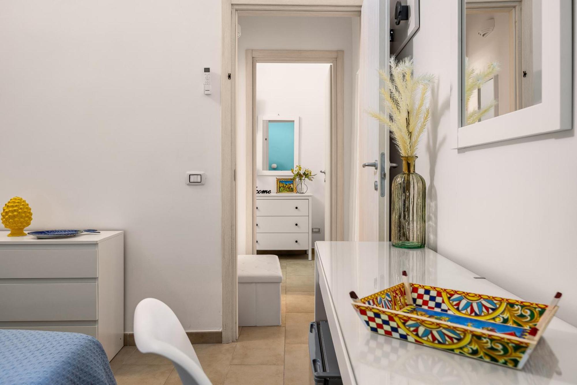 Madre Terra Airport Rooms And Suites Terrasini Ngoại thất bức ảnh