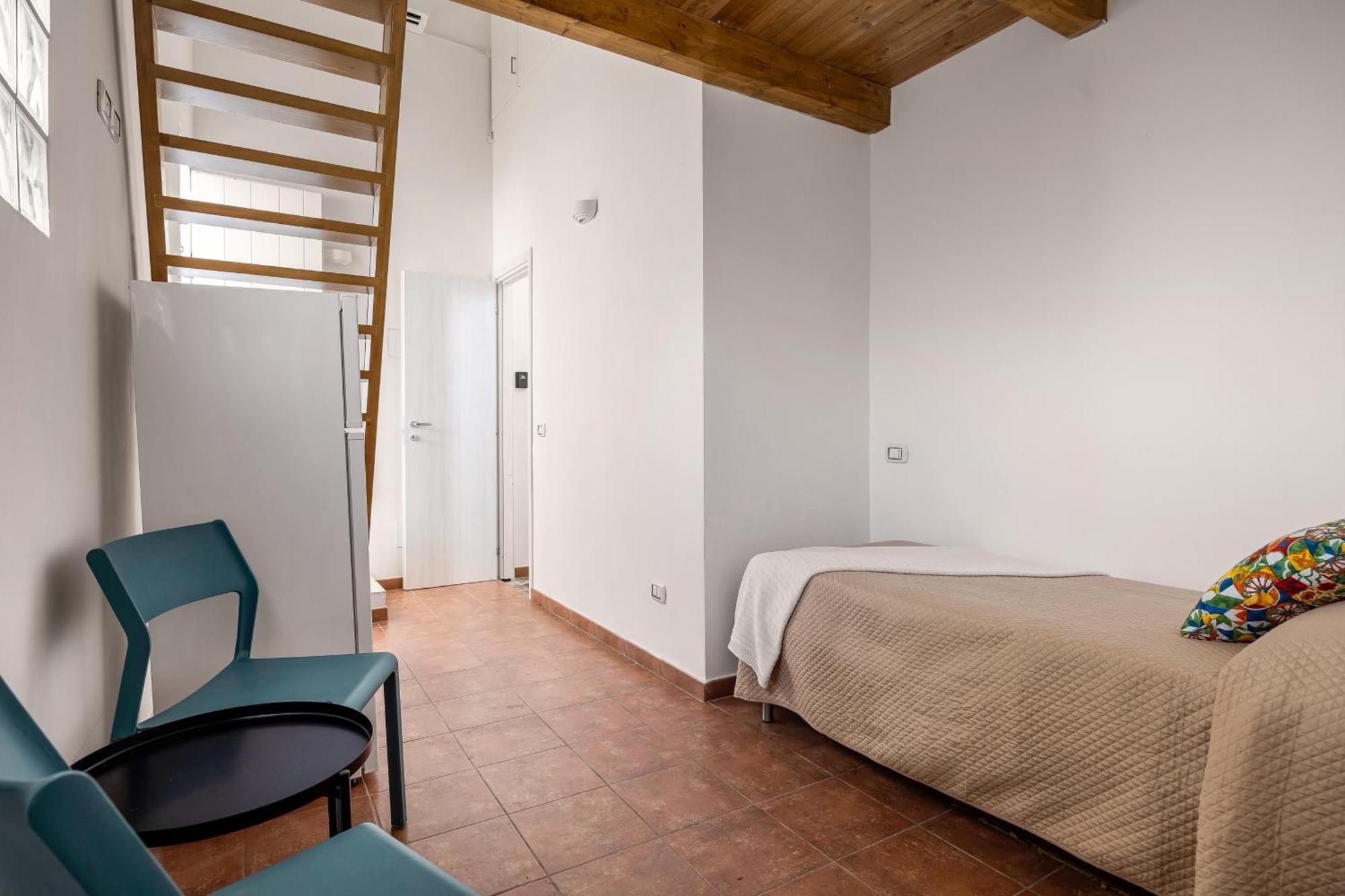 Madre Terra Airport Rooms And Suites Terrasini Ngoại thất bức ảnh