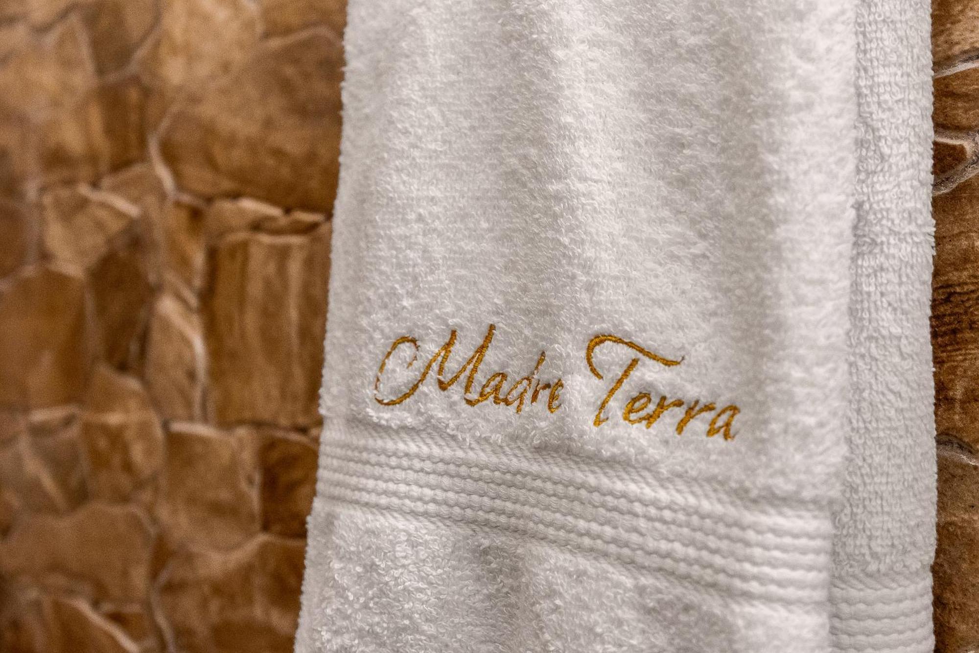 Madre Terra Airport Rooms And Suites Terrasini Ngoại thất bức ảnh