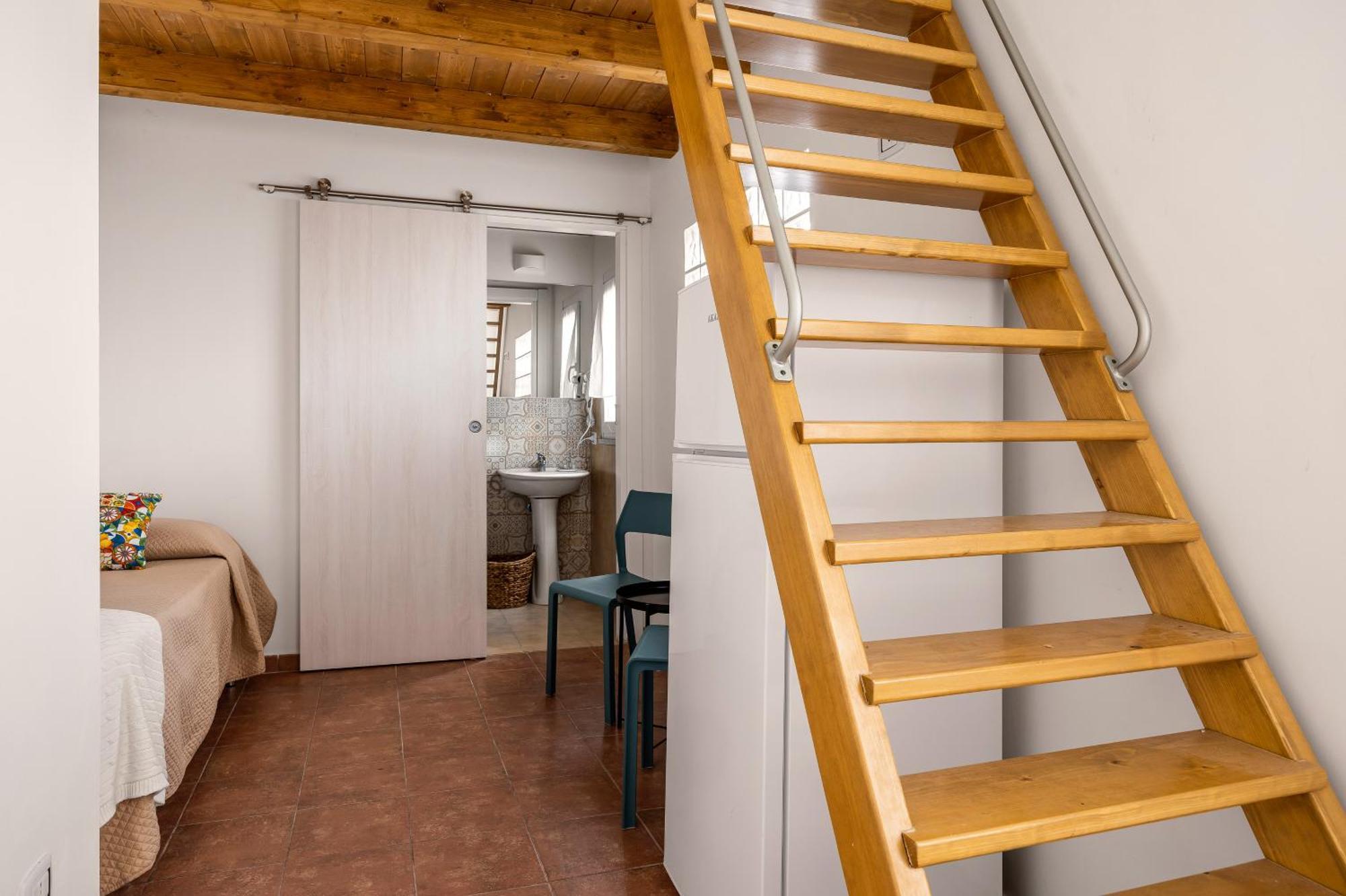 Madre Terra Airport Rooms And Suites Terrasini Ngoại thất bức ảnh