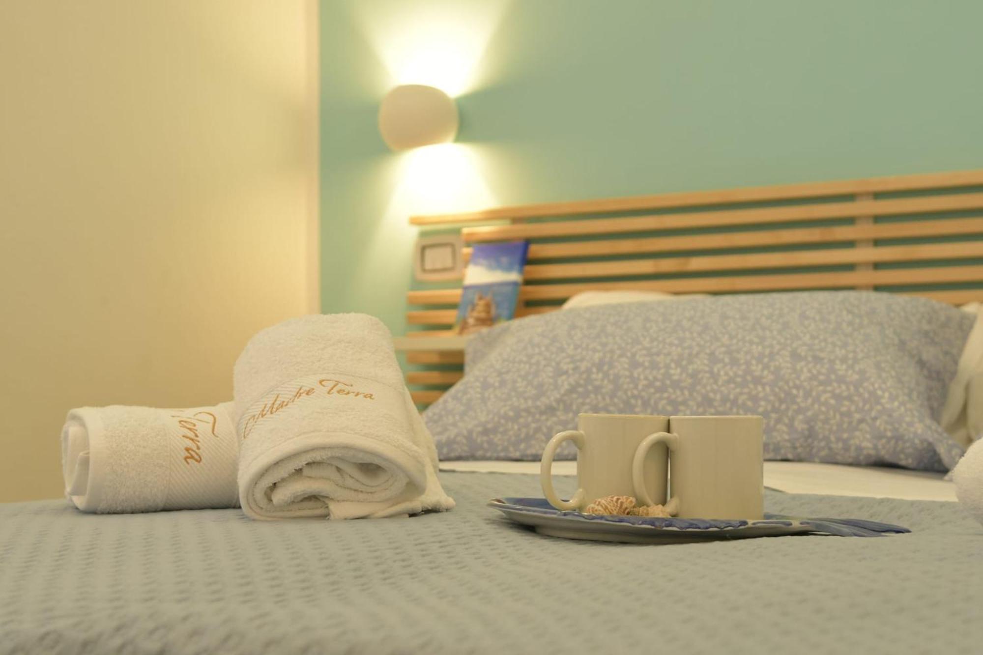 Madre Terra Airport Rooms And Suites Terrasini Ngoại thất bức ảnh